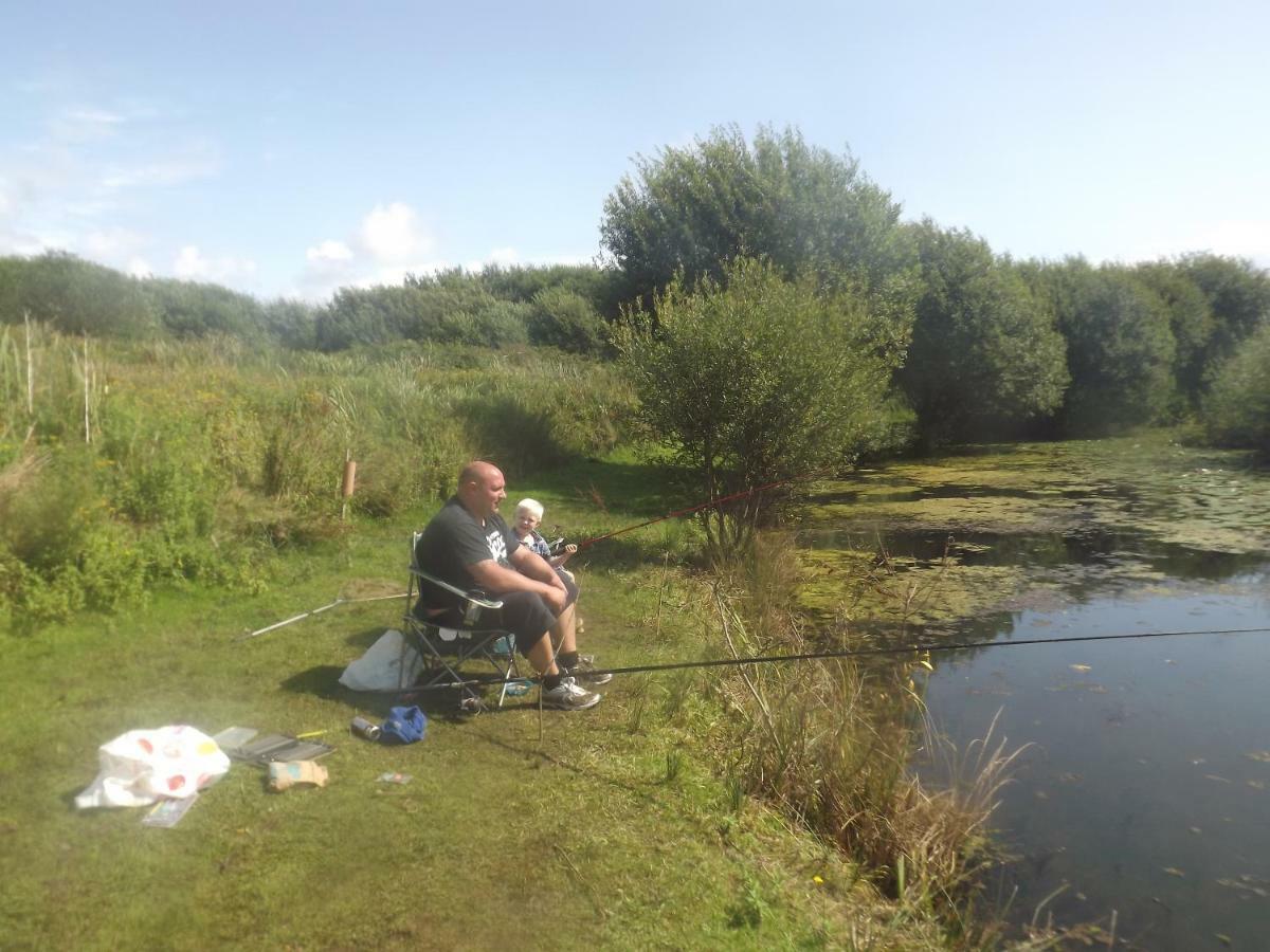 Вілла Marsh Water Ponds Fishery Kidwelly Екстер'єр фото