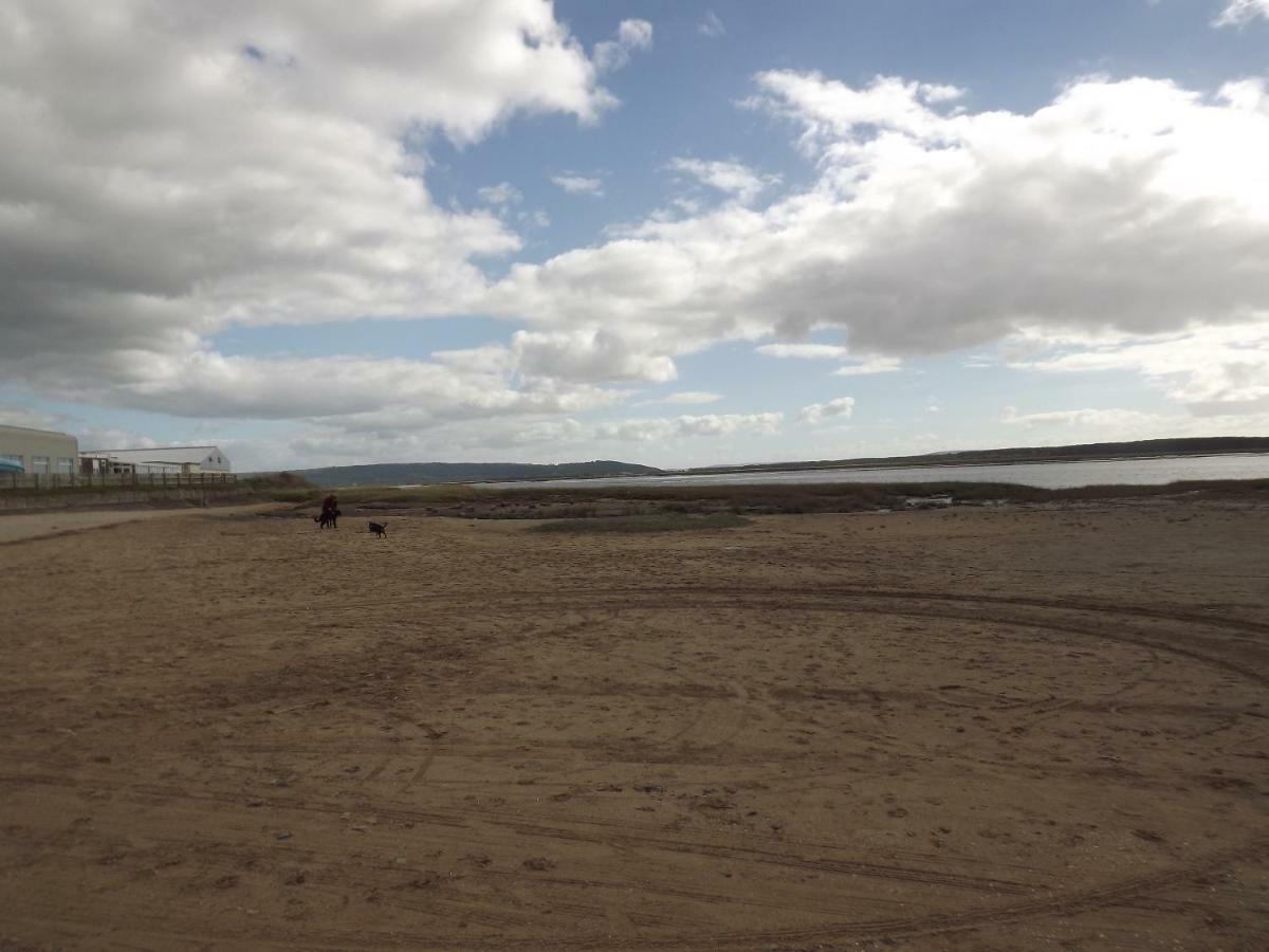 Вілла Marsh Water Ponds Fishery Kidwelly Екстер'єр фото
